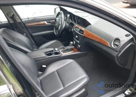 2013 Mercedes-Benz C 300 Luxury 4Matic/Sport 4Matic из США, поврежденный, VIN WDDGF8AB2DR274240